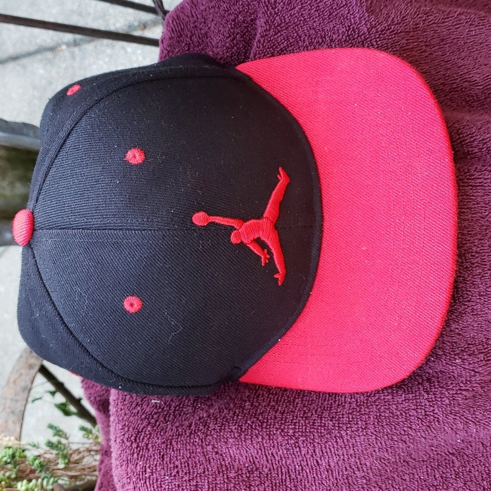 Jordan JUMPMAN Flight Snapback. Black with Red Jumpman NWOT (BIN 007)